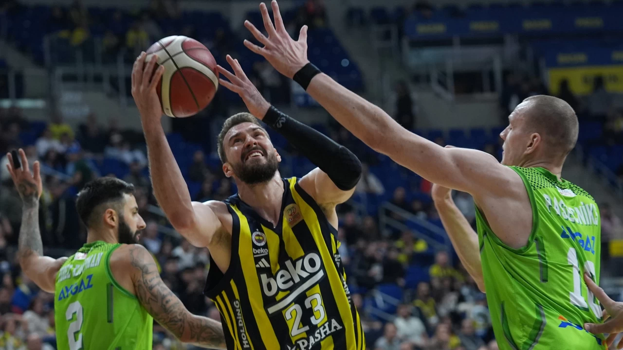 Fenerbahçe Basketbol Süper Ligi'nde liderlik maçında Tofaş'ı evinde mağlup etti