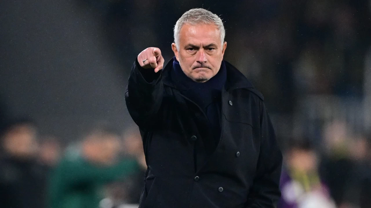 Mourinho eksikleri belirledi! Fenerbahçe, Ocak ayında savunmaya 3 transfer yapacak