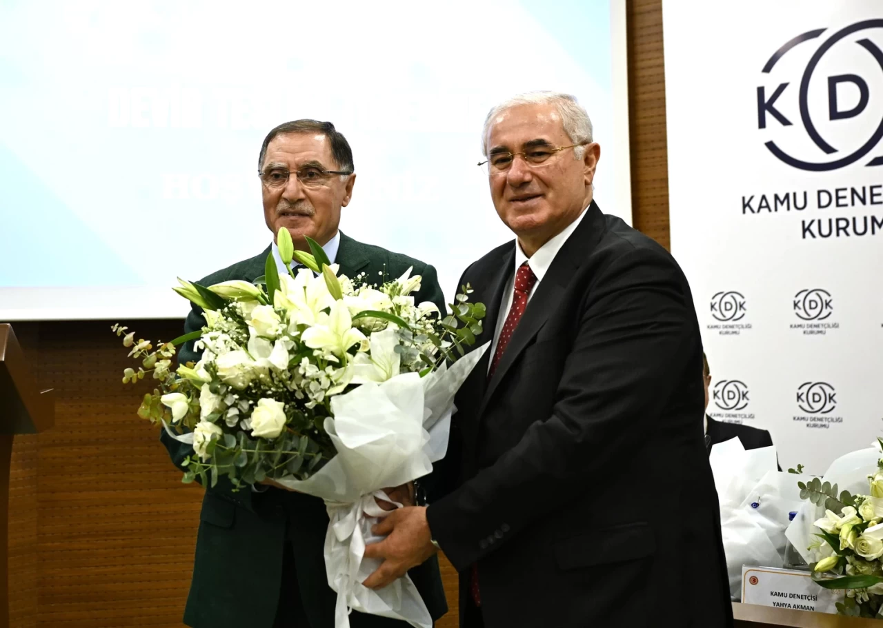 Mehmet Akarca, Kamu Başdenetçiliği görevini Şeref Malkoç'tan devraldı