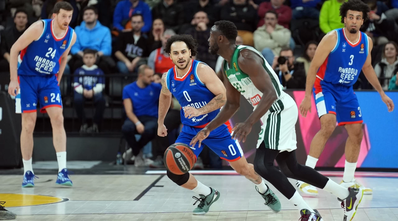 Anadolu Efes, EuroLeague’de Ergin Ataman’ın Panathinaikos’unu farklı mağlup etti!