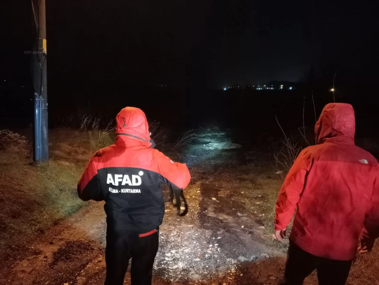 Tekirdağ'ın Saray ilçesinde şiddetli yağmur sonucu köprüler sular altında kaldı