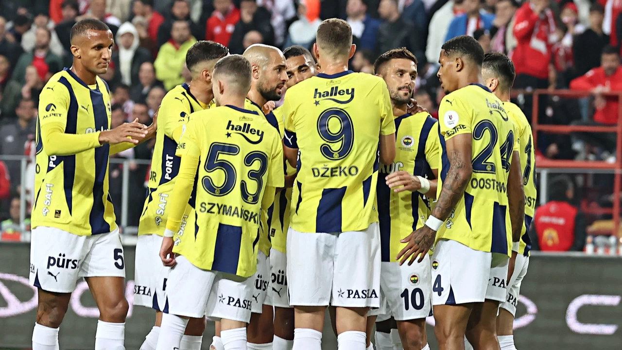 Fenerbahçe Süper Lig’de Eyüpspor deplasmanına konuk oluyor | Eyüpspor Fenerbahçe maçının ilk 11’leri