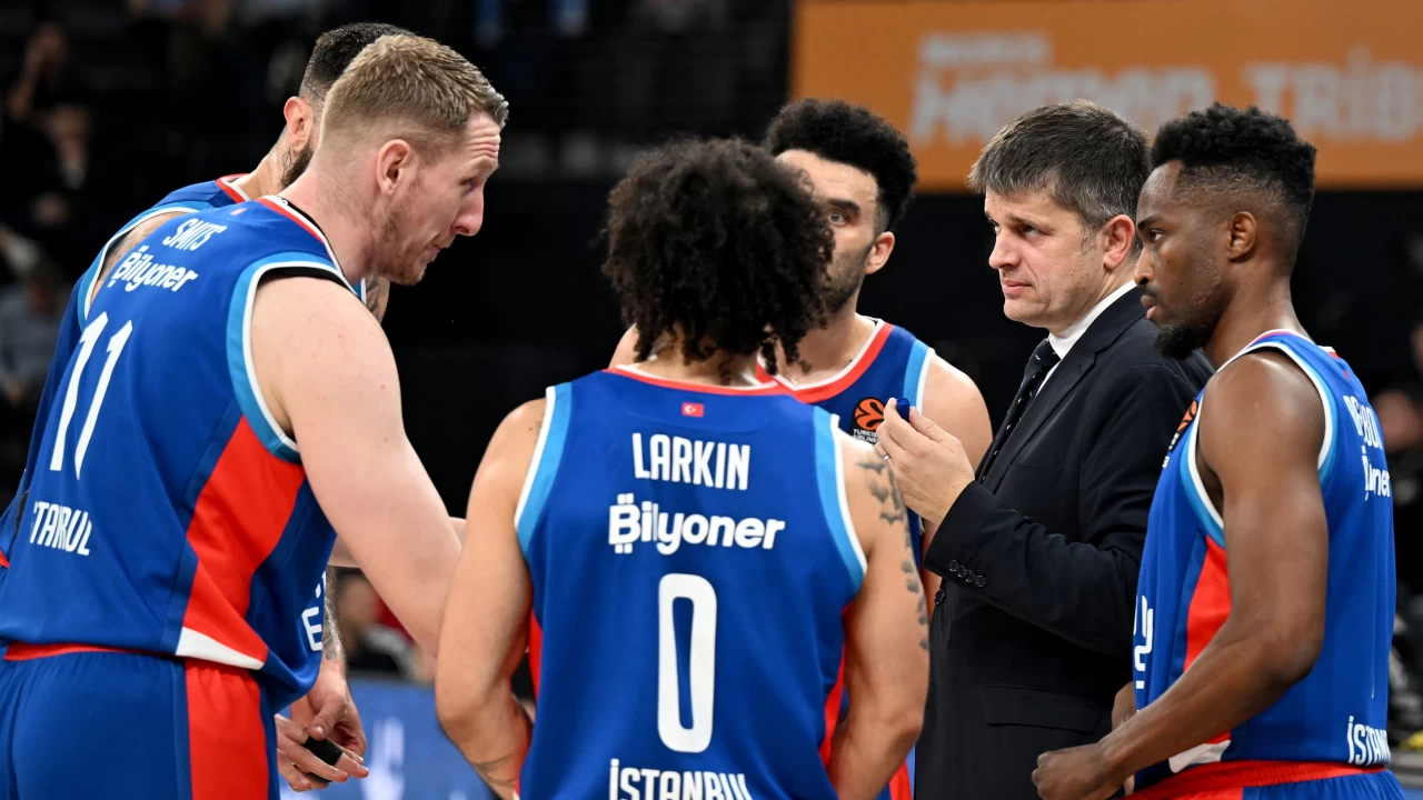 Anadolu Efes Euroleague'de lider Monaco'ya mağlup oldu