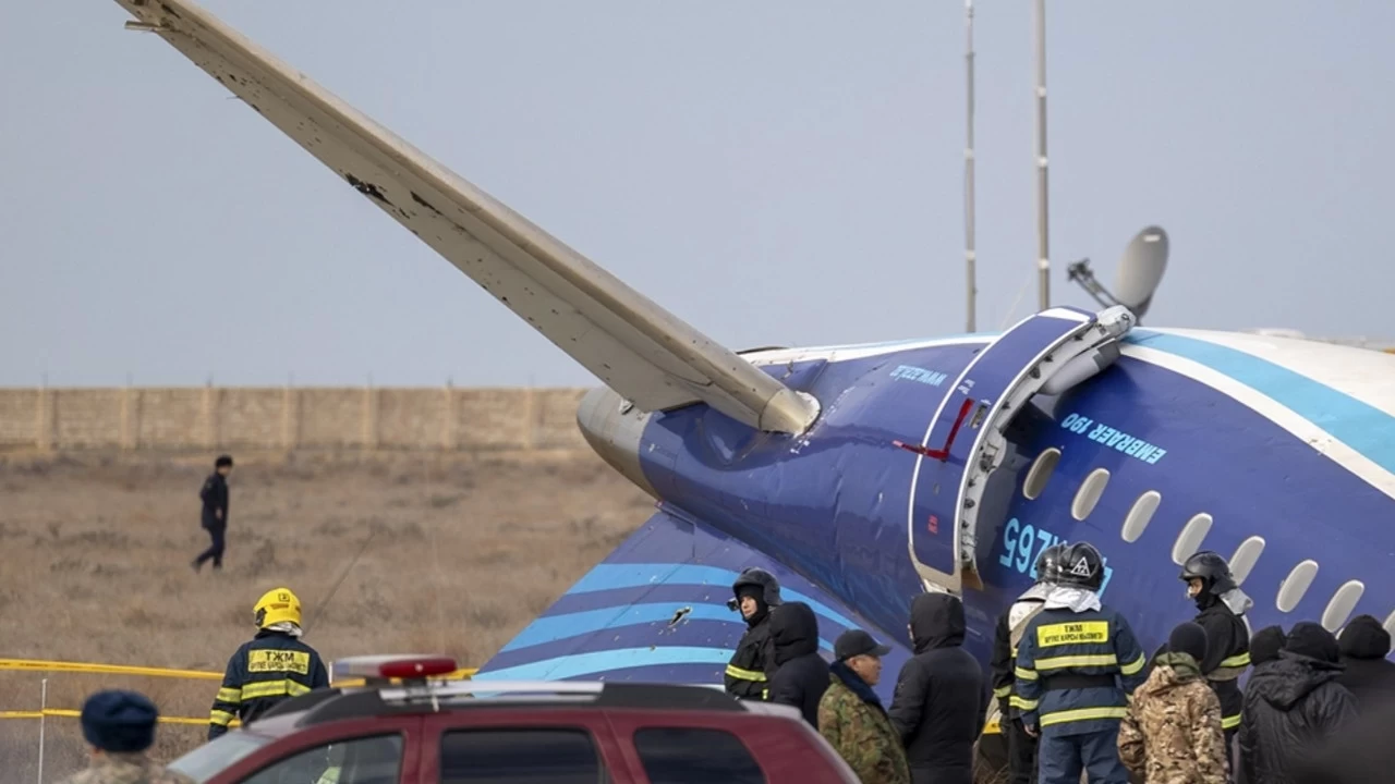 Kazakistan'da düşen Azerbaycan uçağı için şok iddia: Rus hava savunma sistemi tarafından düşürüldü