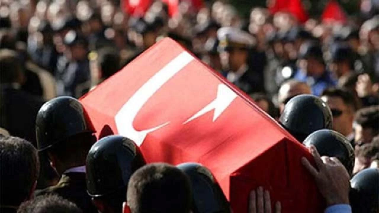 Silahlı saldırıda yaralanmıştı! Polis memuru hastanede şehit oldu