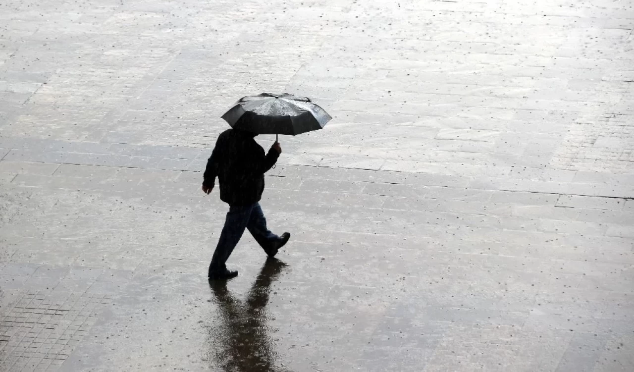 Meteoroloji bugün için saat vererek uyardı! İstanbul dahil: Çok kuvvetli geliyor