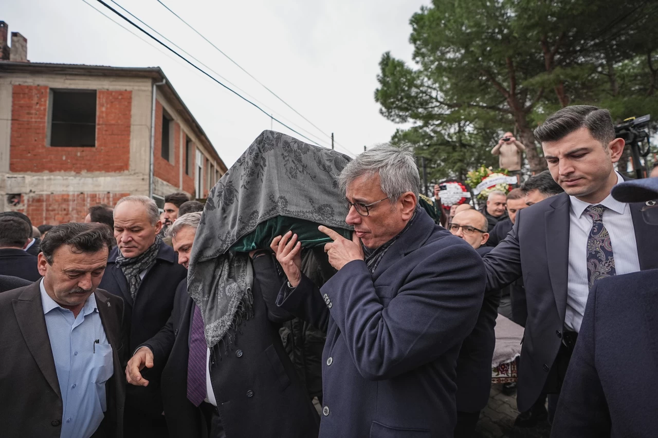 Bakan Memişoğlu Balıkesir'de yaralıları ziyaret etti, cenaze törenine katıldı