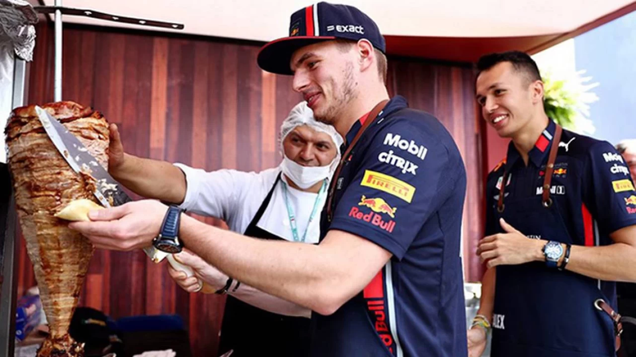 Formula 1’de 4 kez dünya şampiyonu olan Hollandalı Max Verstappen’in noel için favori yemeği Türk mutfağından: Kebap!