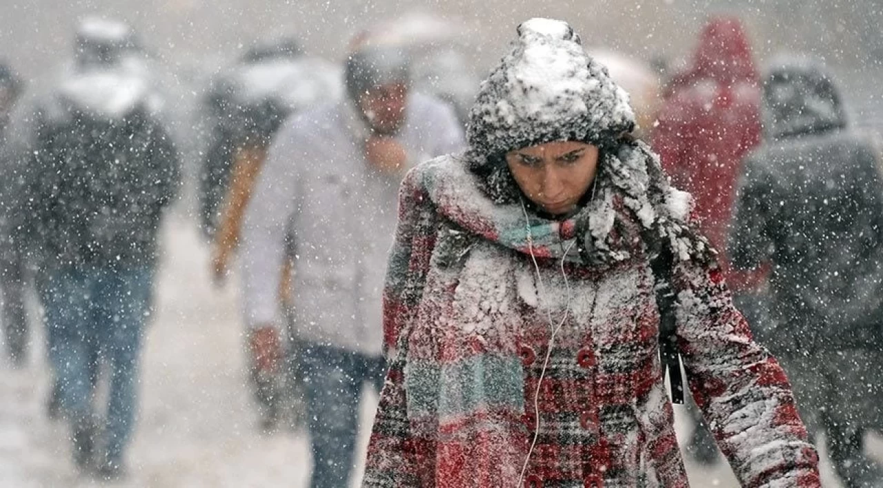 Meteoroloji'den İstanbul dahil 9 kente sarı kodlu alarm! Kar kapıya dayandı...