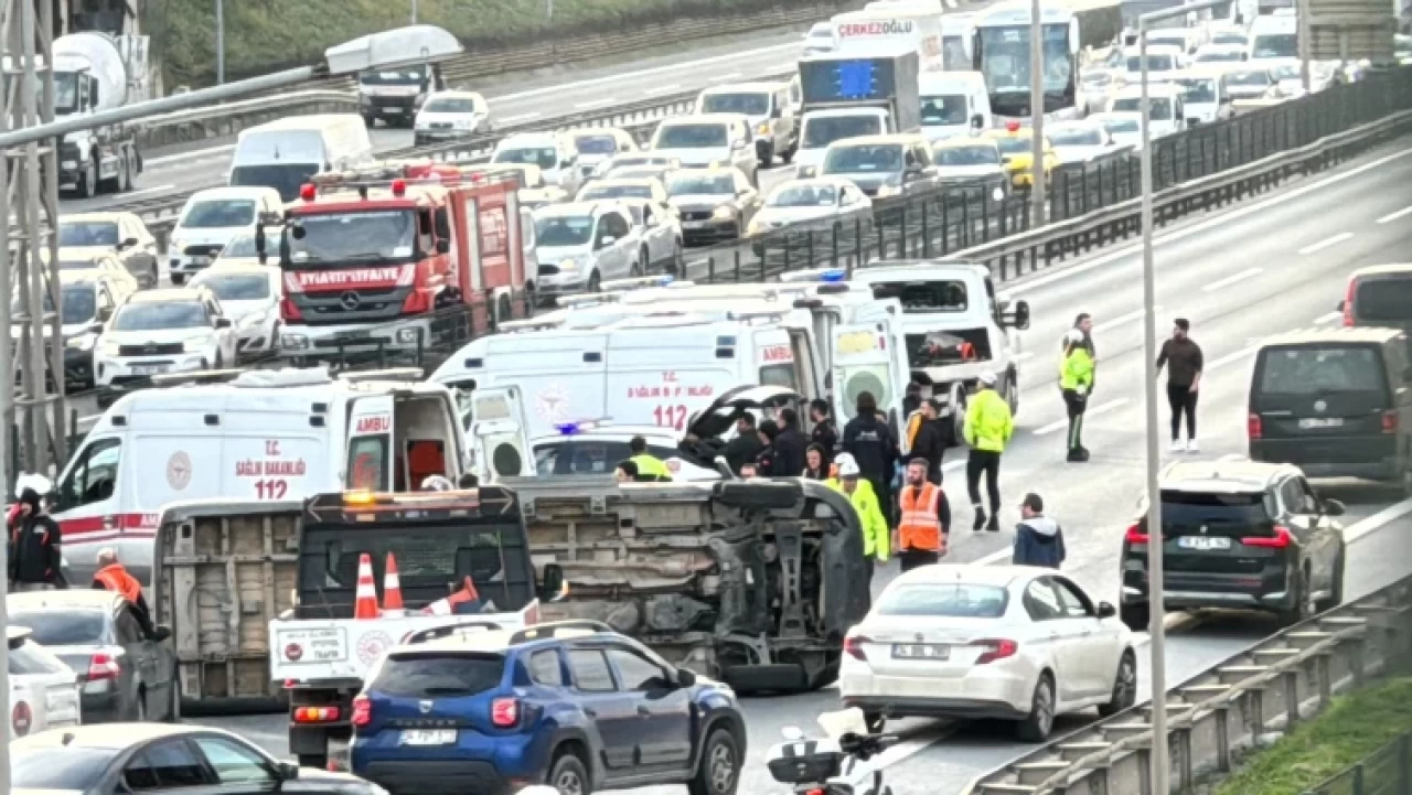 İstanbul'da okul servisi devrildi: 10 yaralı