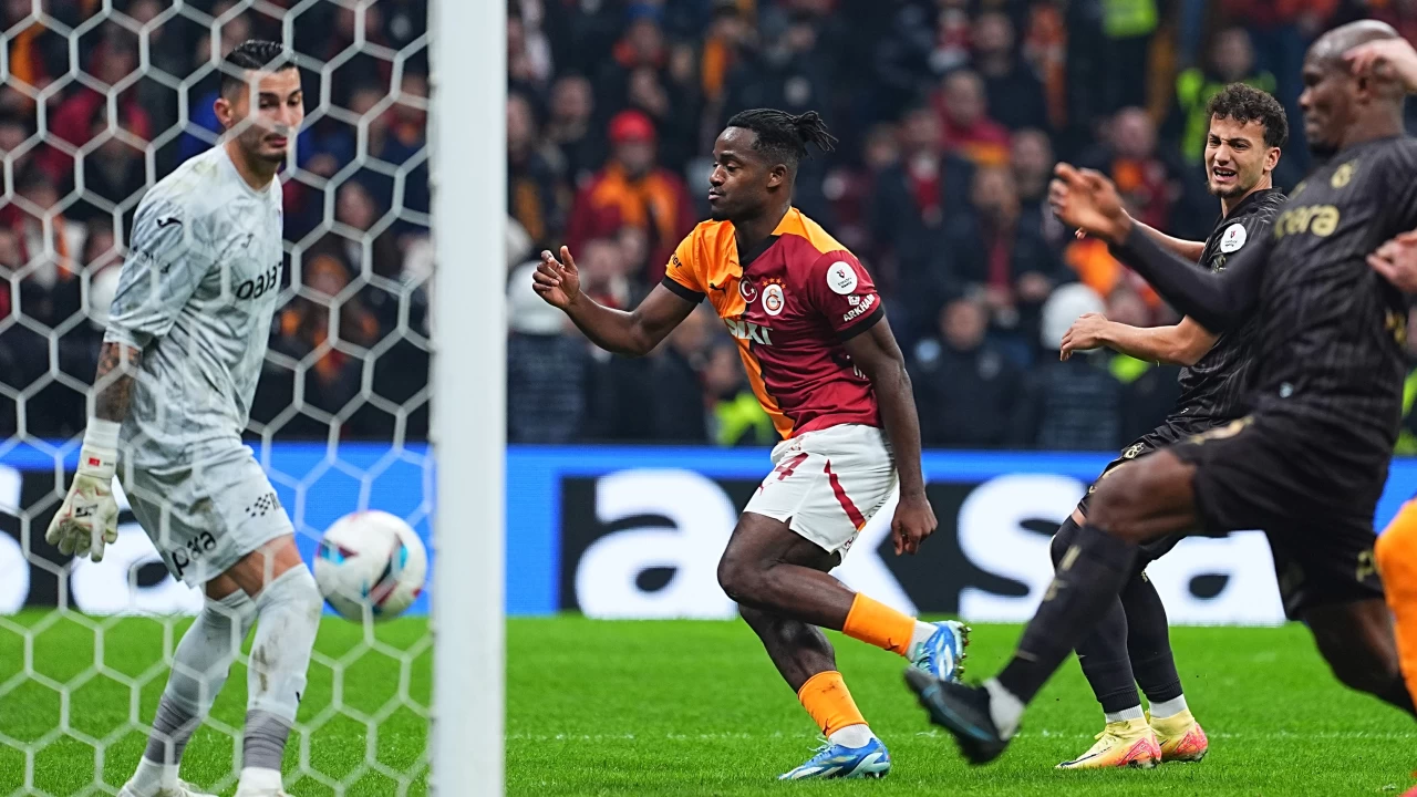 Süper Lig'in 17 haftasında 9 gol kendi kalesine: Galatasaray, Fenerbahçe ve Göztepe'nin maçlarında ilginç istatistikler