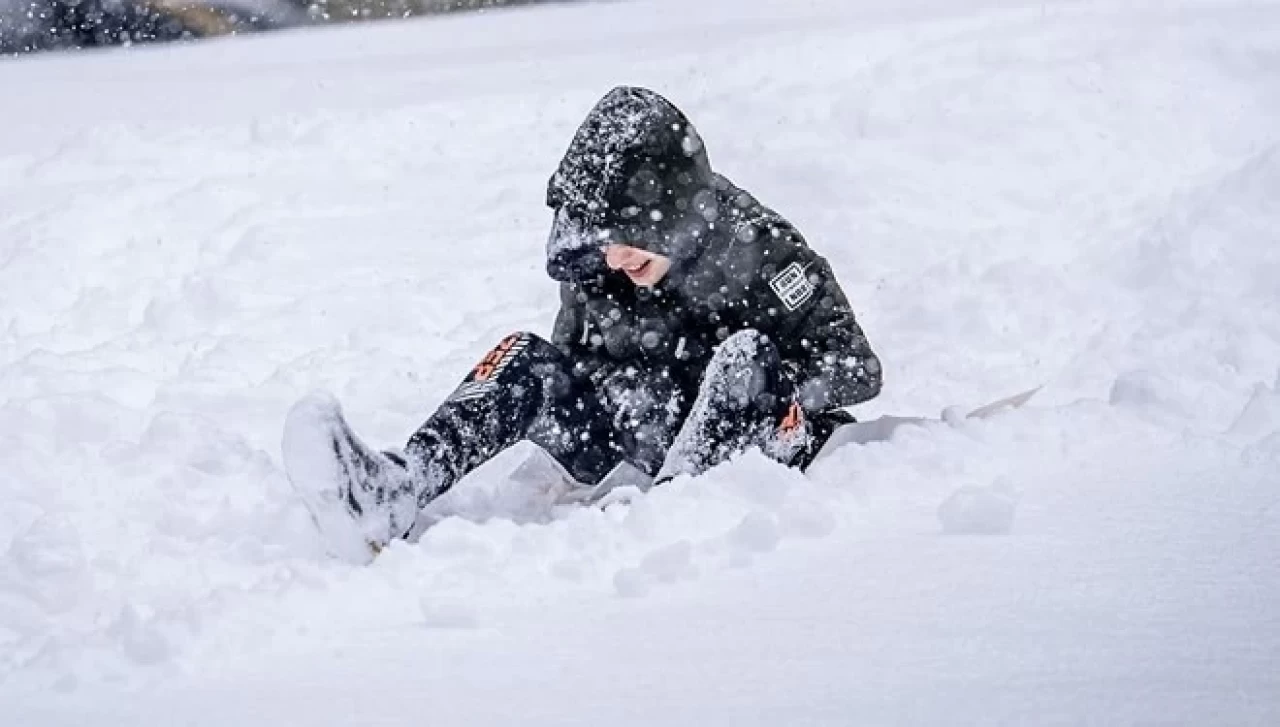 Artvin, Bolu, Çorum ve Rize'de eğitime kar engeli