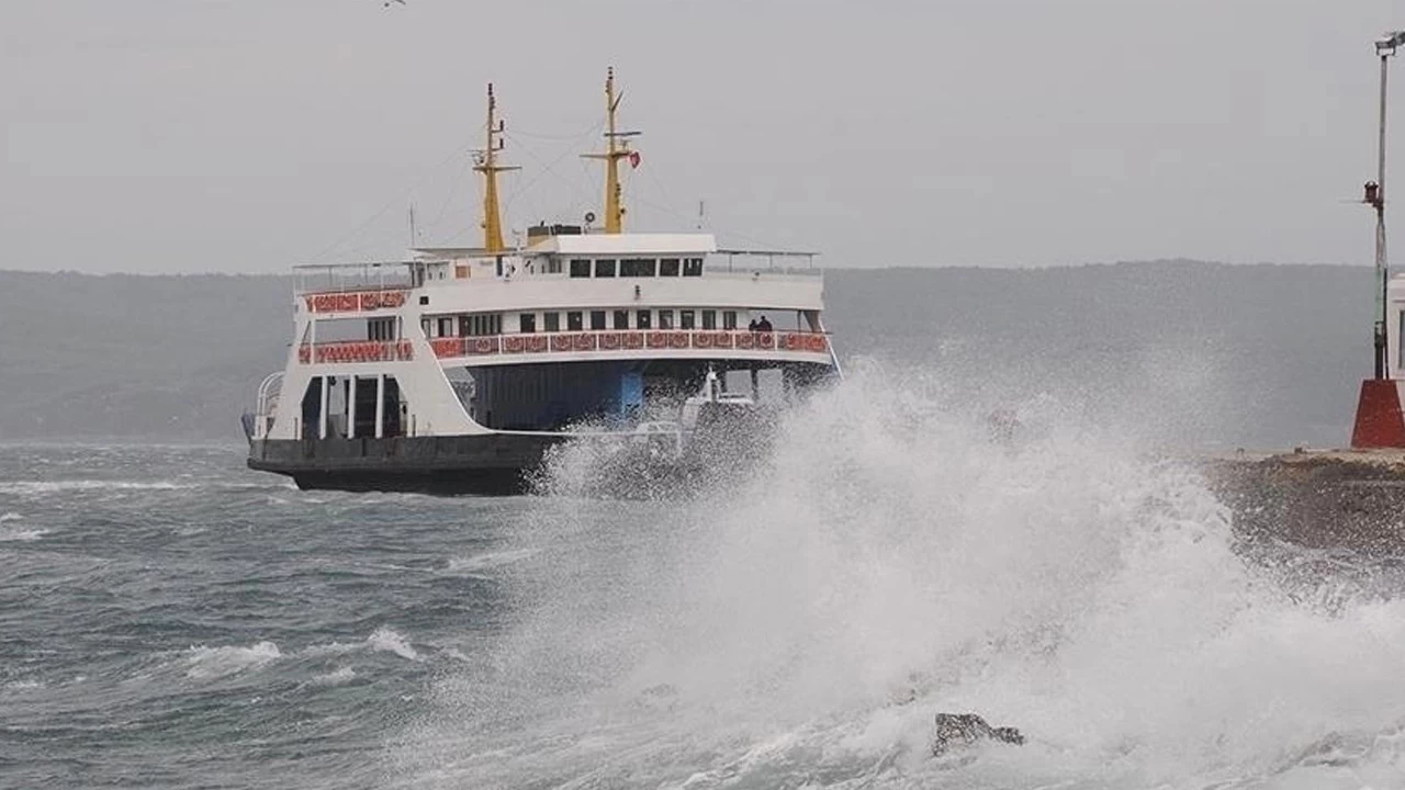 Çanakkale'de hava şartları seferleri etkiledi: Gökçeada ve Bozcaada feribot seferleri iptal!