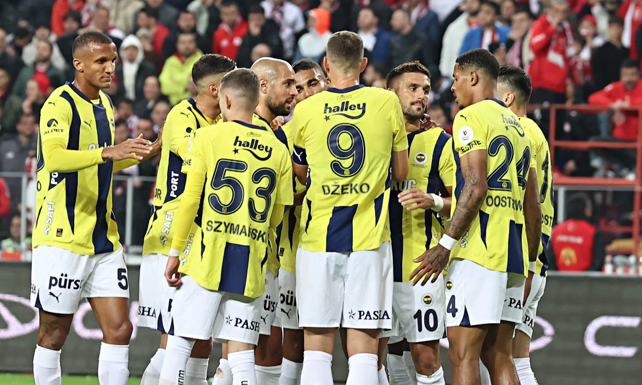 Süper Lig'de Fenerbahçe, Başakşehir'i konuk ediyor | Fenerbahçe Başakşehir muhtemel 11'ler