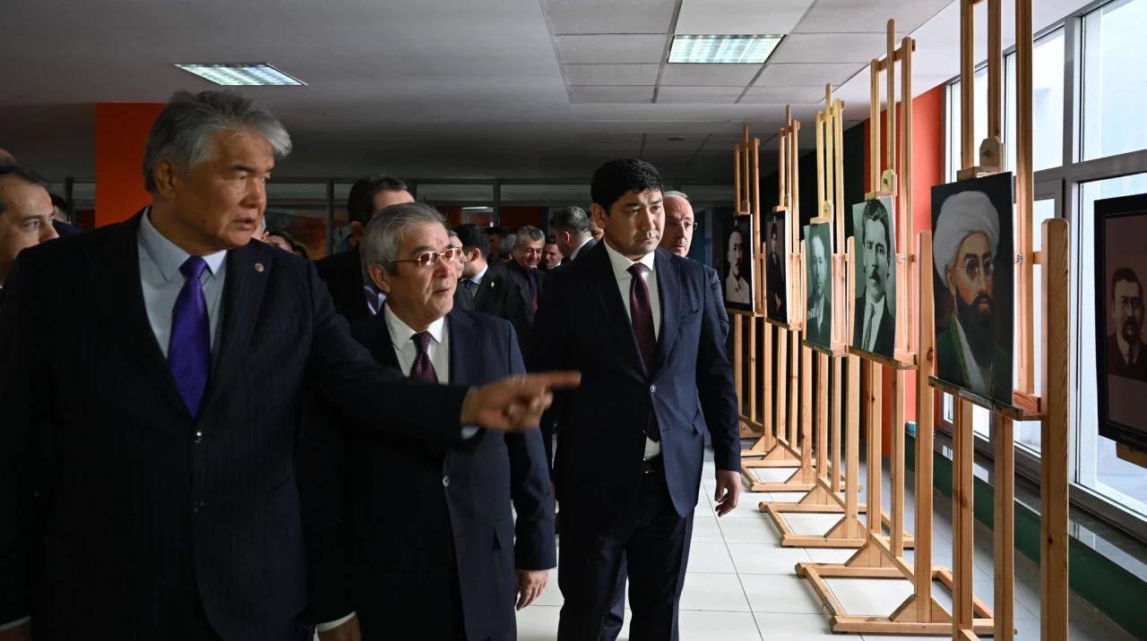 Kasım Şiirlerinin Mecmuası kitabının tanıtımı toplantısı Bişkek’te yapıldı