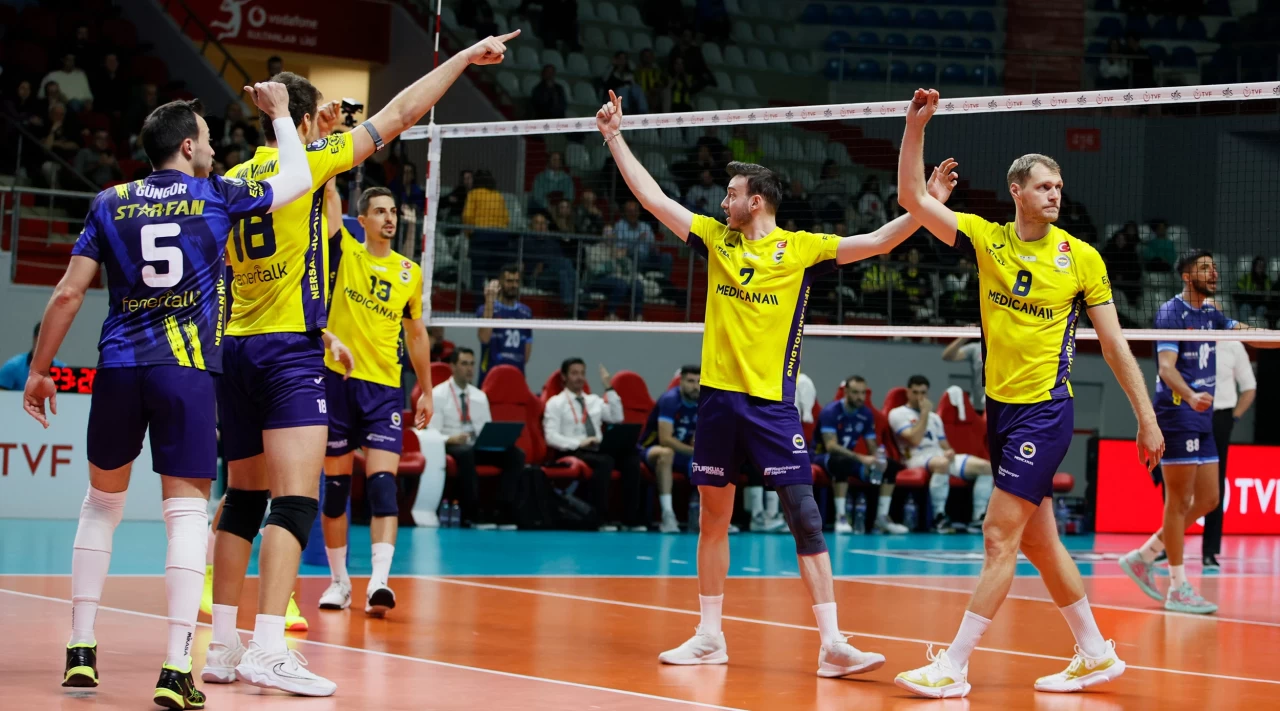 Fenerbahçe Erkek Voleybol Takımı, kritik maçta Arkas Spor’u mağlup etti