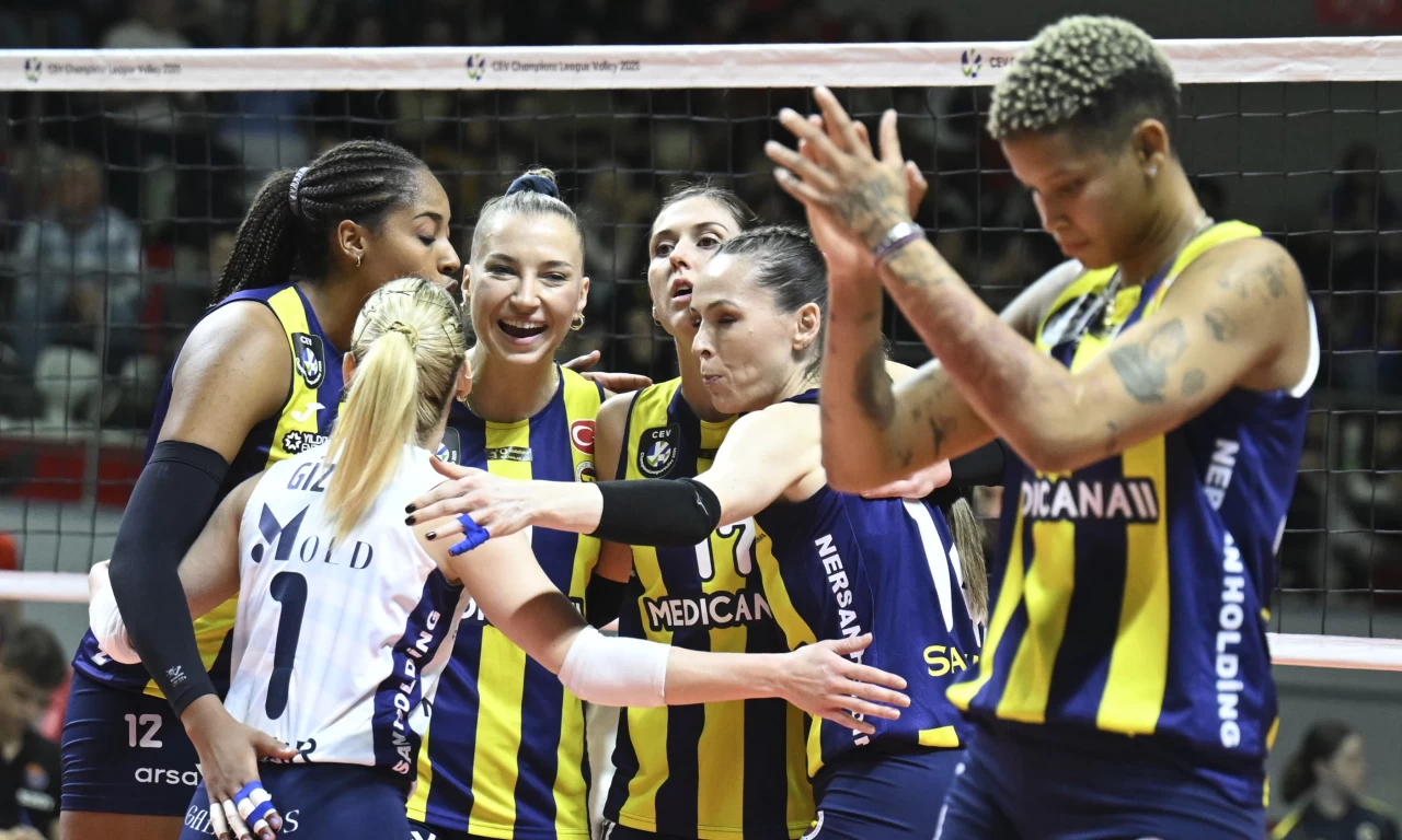 Fenerbahçe, CEV Kadınlar Şampiyonlar Ligi'nde Vasas Obuda’yı 3-1’le geçerek liderliğini sürdürdü