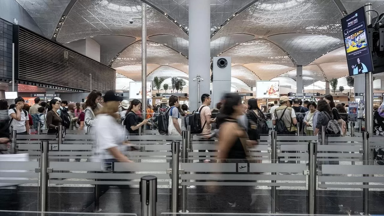 Havaalanlarında yeni dönem: Elle arama yapılabilecek