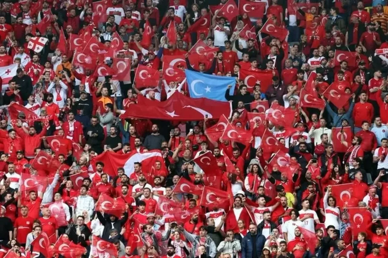 Türkiye maçında Doğu Türkistan unutulmadı!