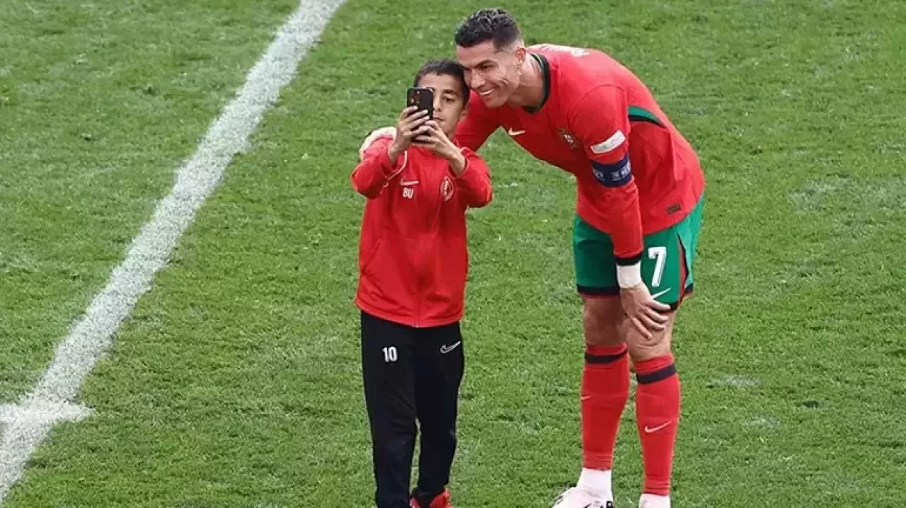 Türk taraftar UEFA tarafından cezalandırıldı: Ronaldo'yla selfie girişimi sonuçsuz kaldı