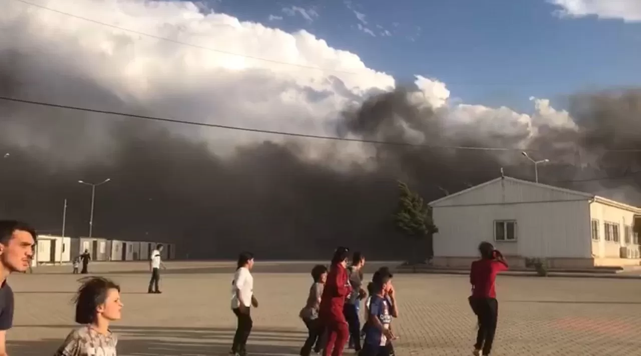 Gaziantep'te göçmen kampında yangın paniğe neden oldu