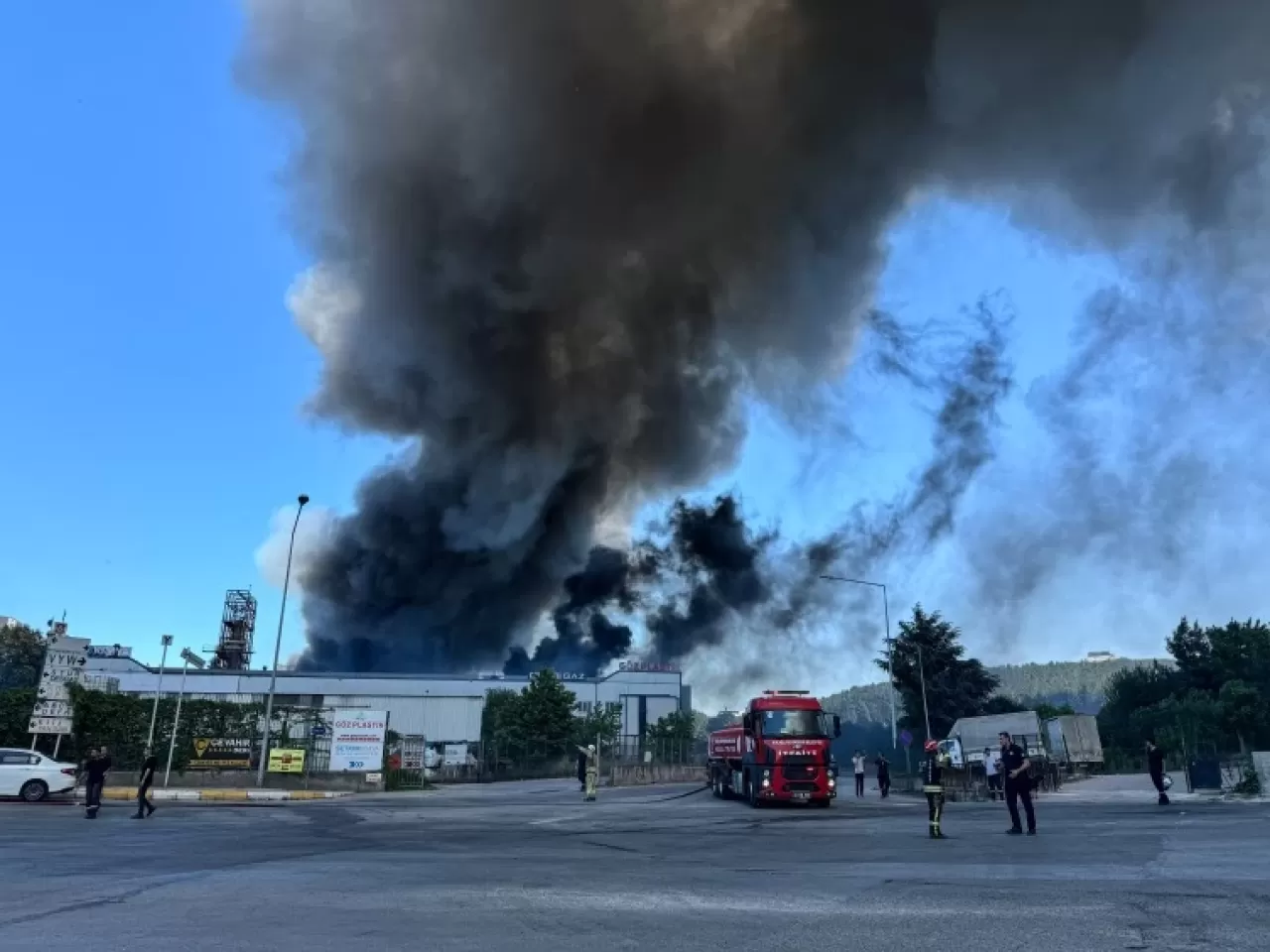 Tuzla'da fabrika yangını! Nükleer tehditler ekibi sevk edildi