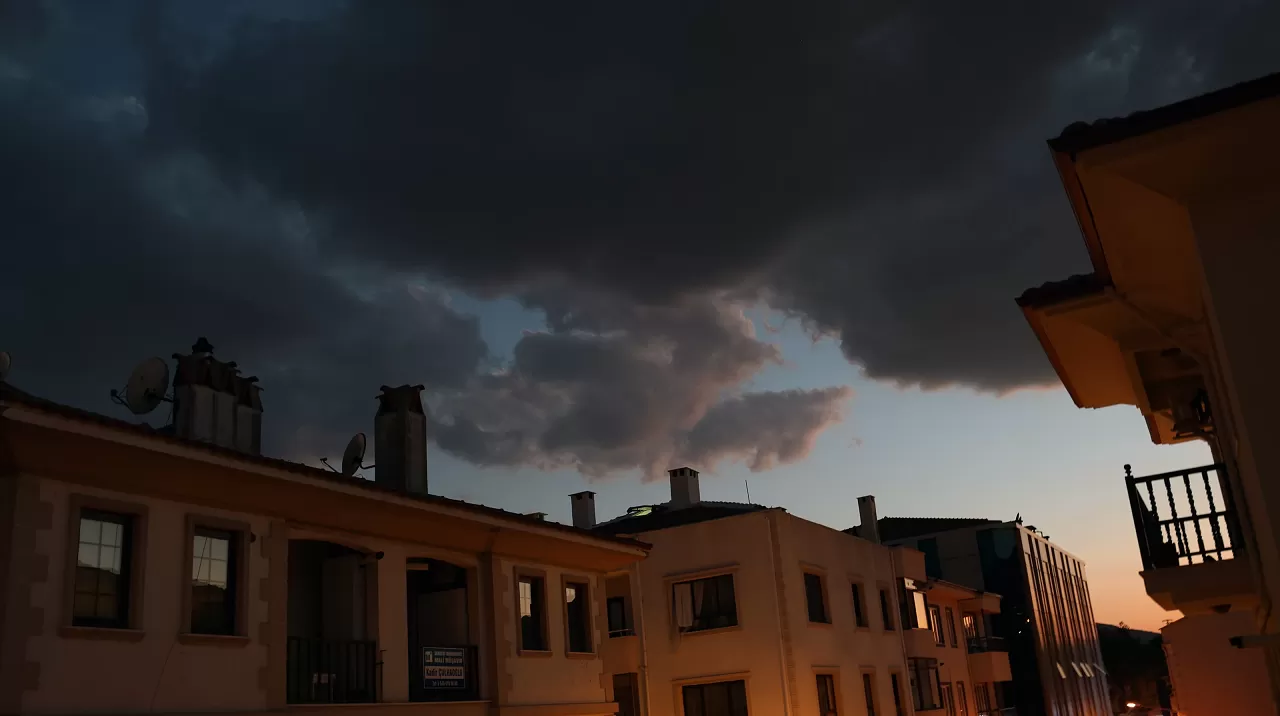 Kuşadası yangınının kara bulutları Muğla’ya ulaştı