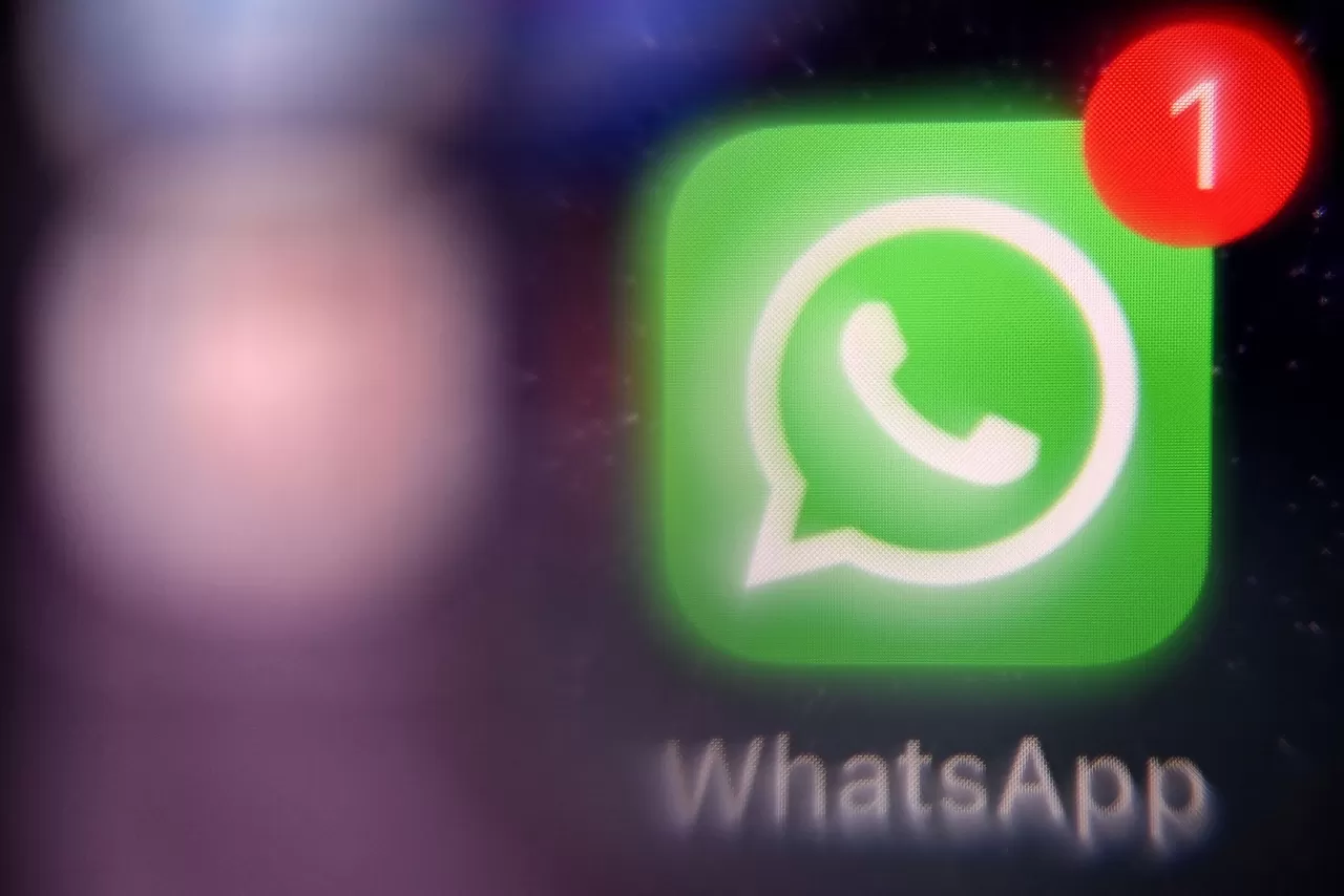 WhatsApp çıkartma paketi nasıl indirilir? 'Ben Sadece Bir Kızım' çıkartma paketi indir!