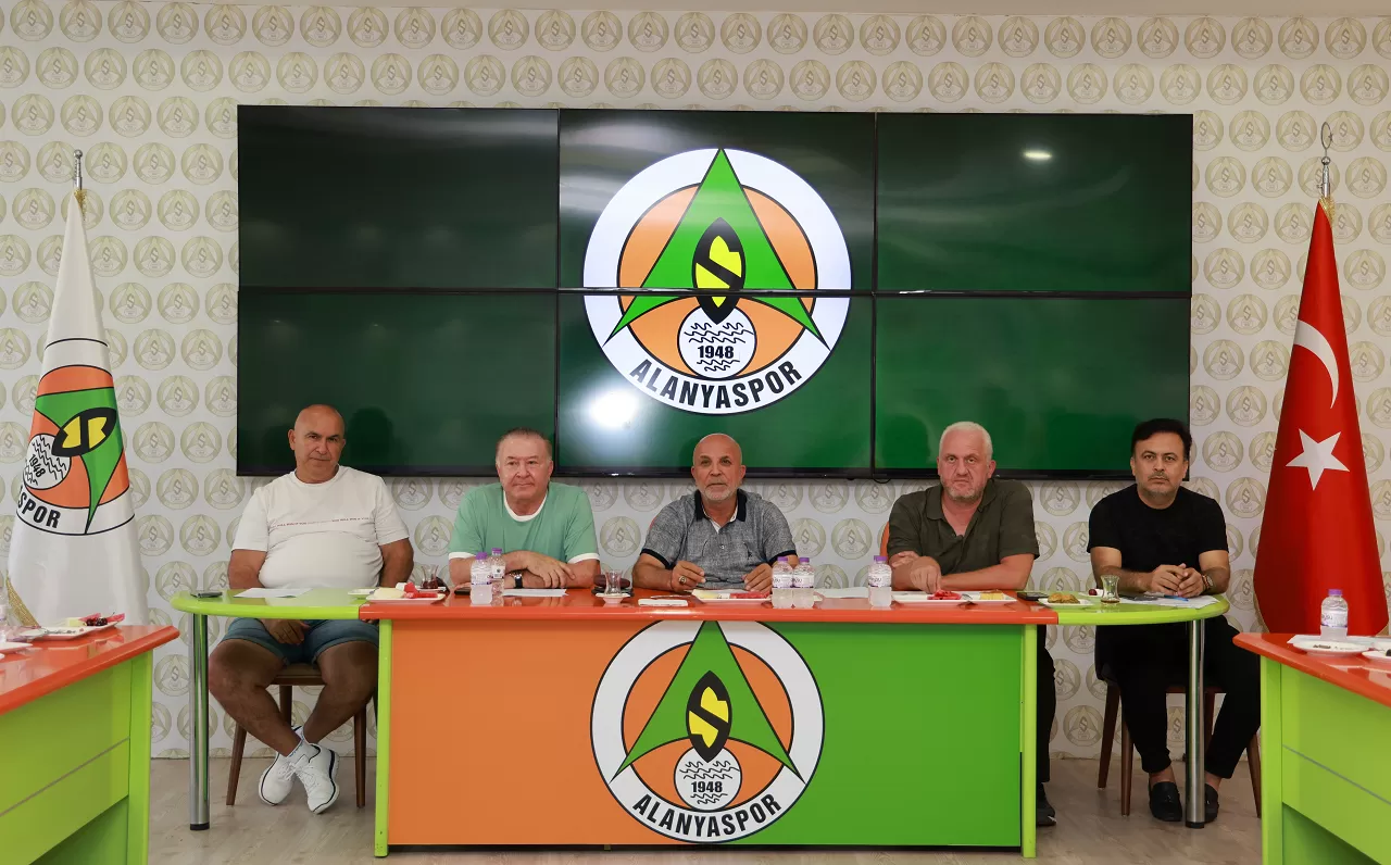 Alanyaspor'da yeni sezonun ilk toplantısı yapıldı