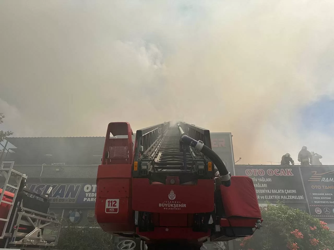 İstanbul'da oto sanayi sitesinde yangın! Müdahale devam ediyor