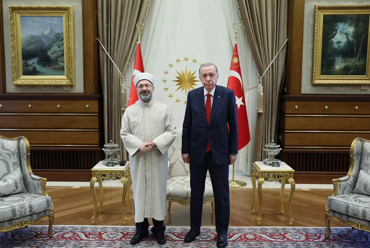 Cumhurbaşkanı Erdoğan, Diyanet İşleri Başkanı Erbaş ile görüştü.