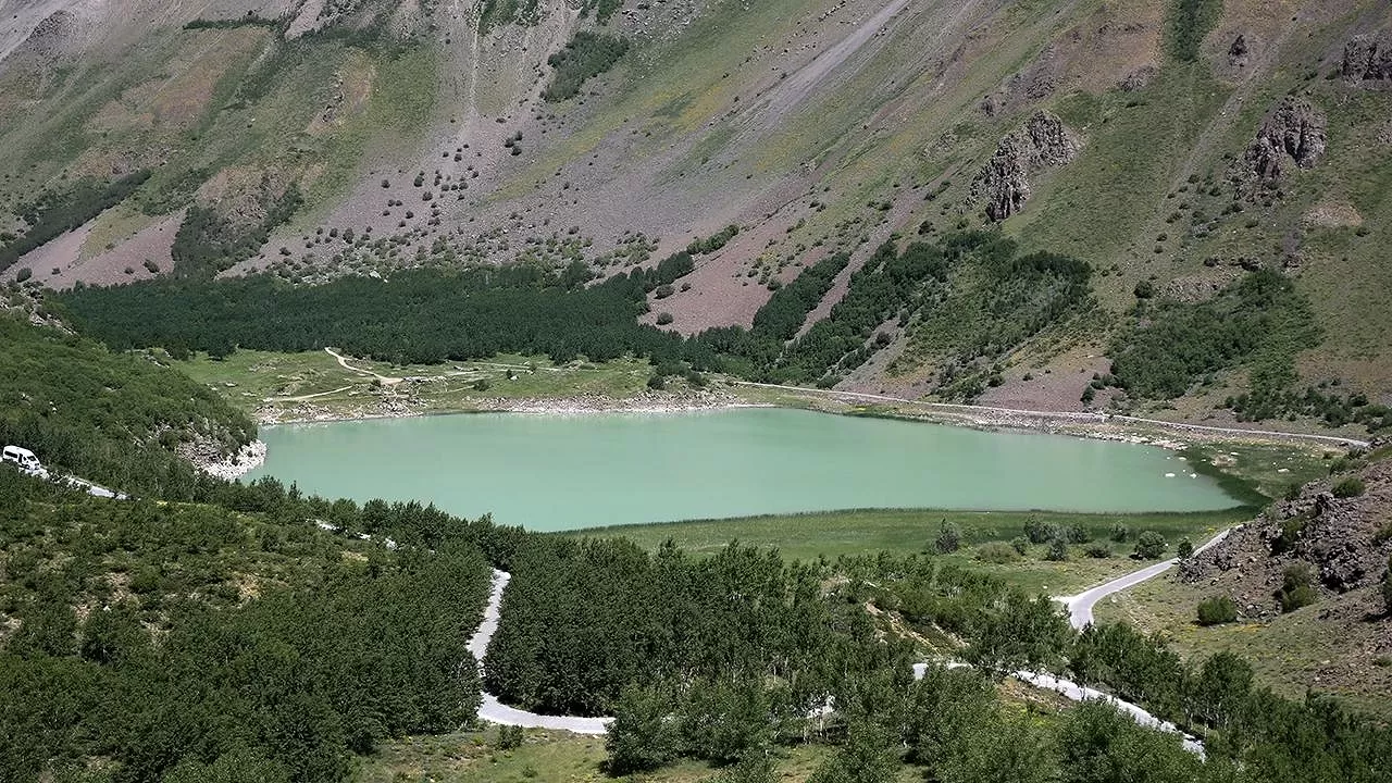 Dev Krater Gölü Nemrut, Bayramda Doğaseverlerin gözdesi oldu