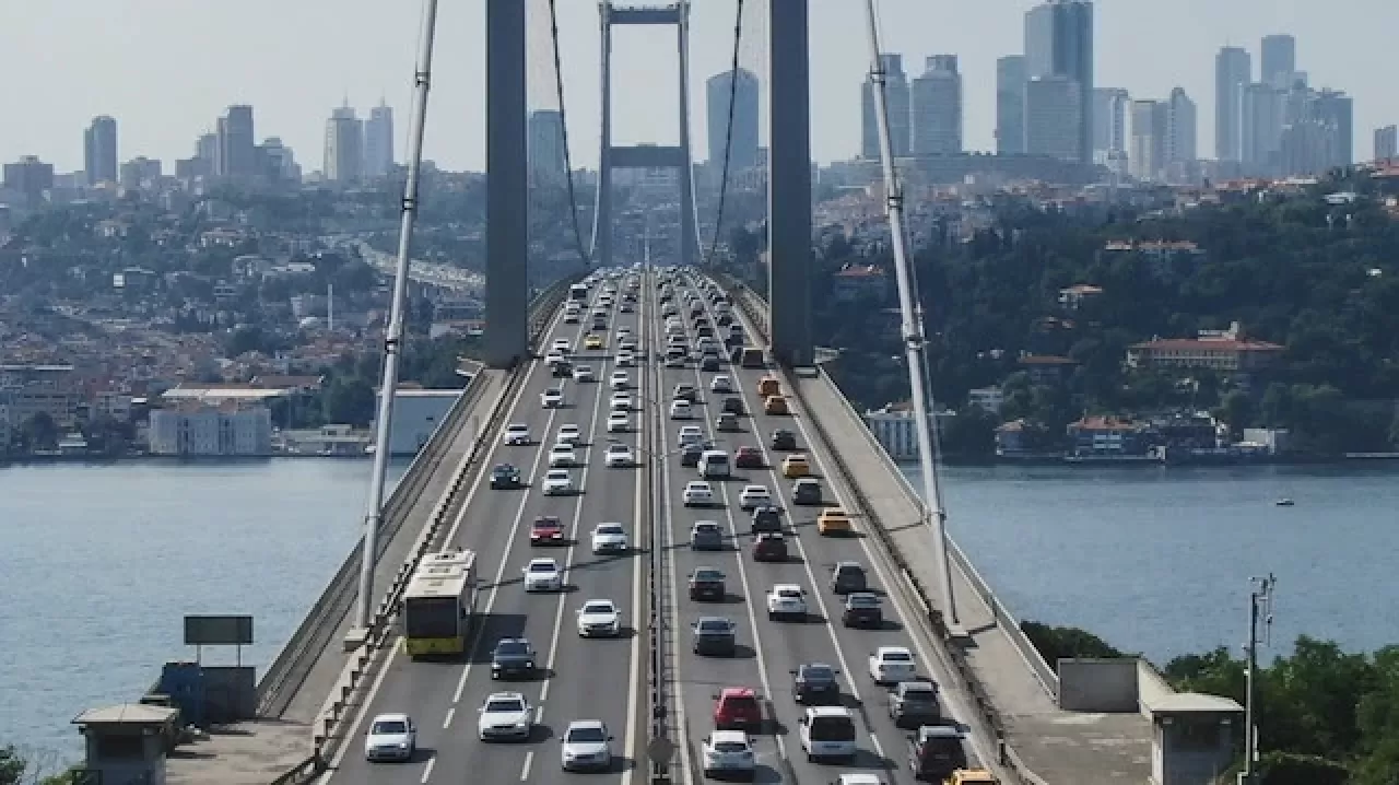 Bayramda otoyol ve köprülerden toplam 21 milyon araç geçti