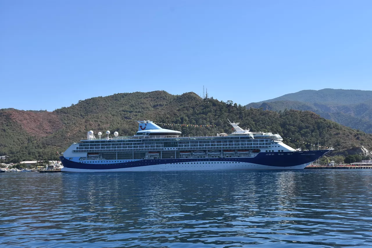 Marella Discovery adlı yolcu gemisi, rotasındaki ana liman olan Marmaris'e ulaştı