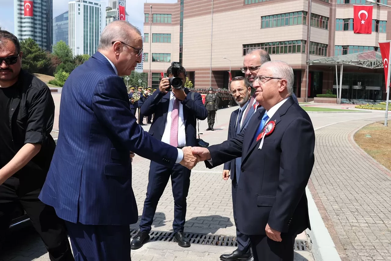 Bakan Güler ve beraberindeki TSK komuta kademesi Cumhurbaşkanı Erdoğan’ı karşıladı