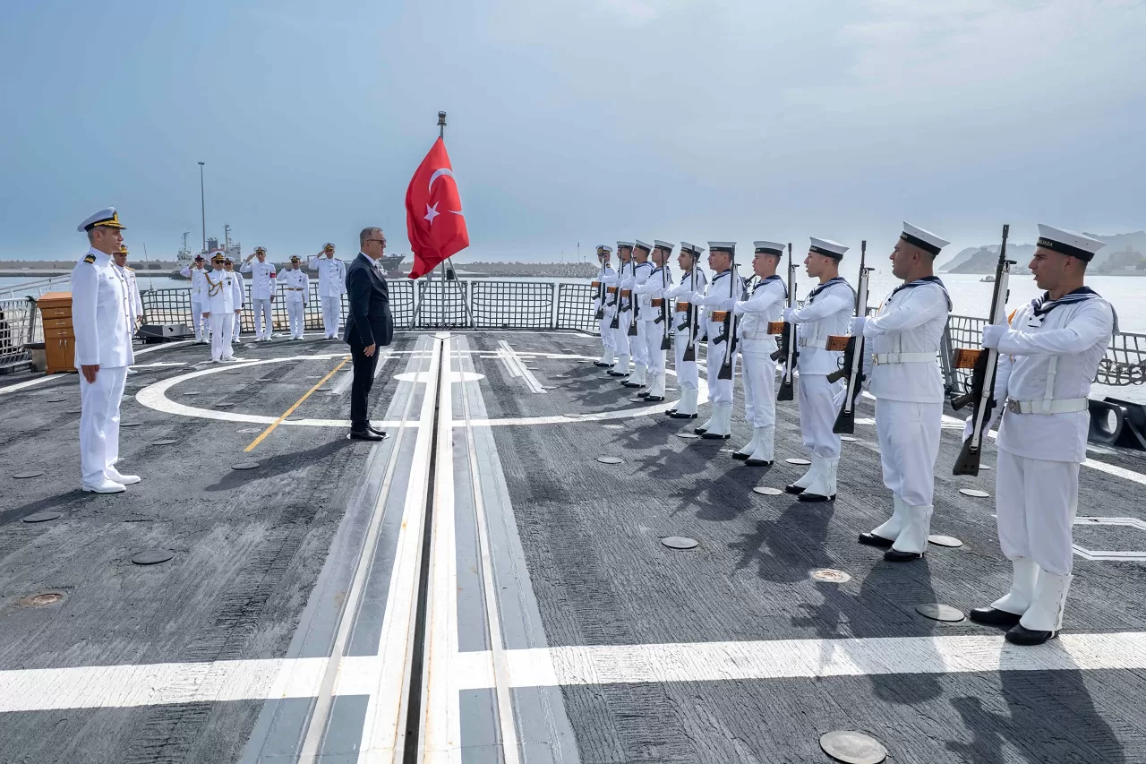 Kınalıada Korveti, Umman Deniz Kuvvetleri gemisi ile ortak eğitimler yaptı