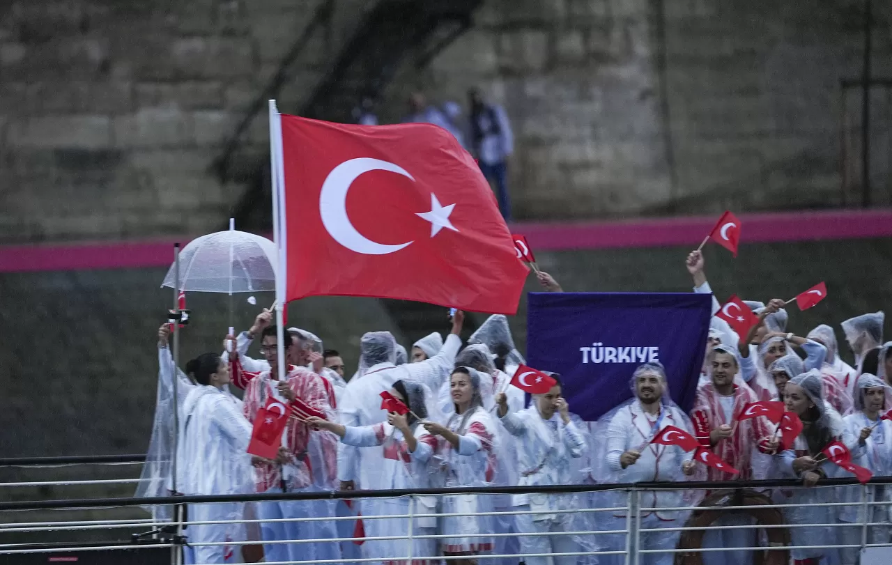 Olimpiyat tarihinde bir ilk! Paris'te Sen Nehri'nde görkemli açılış