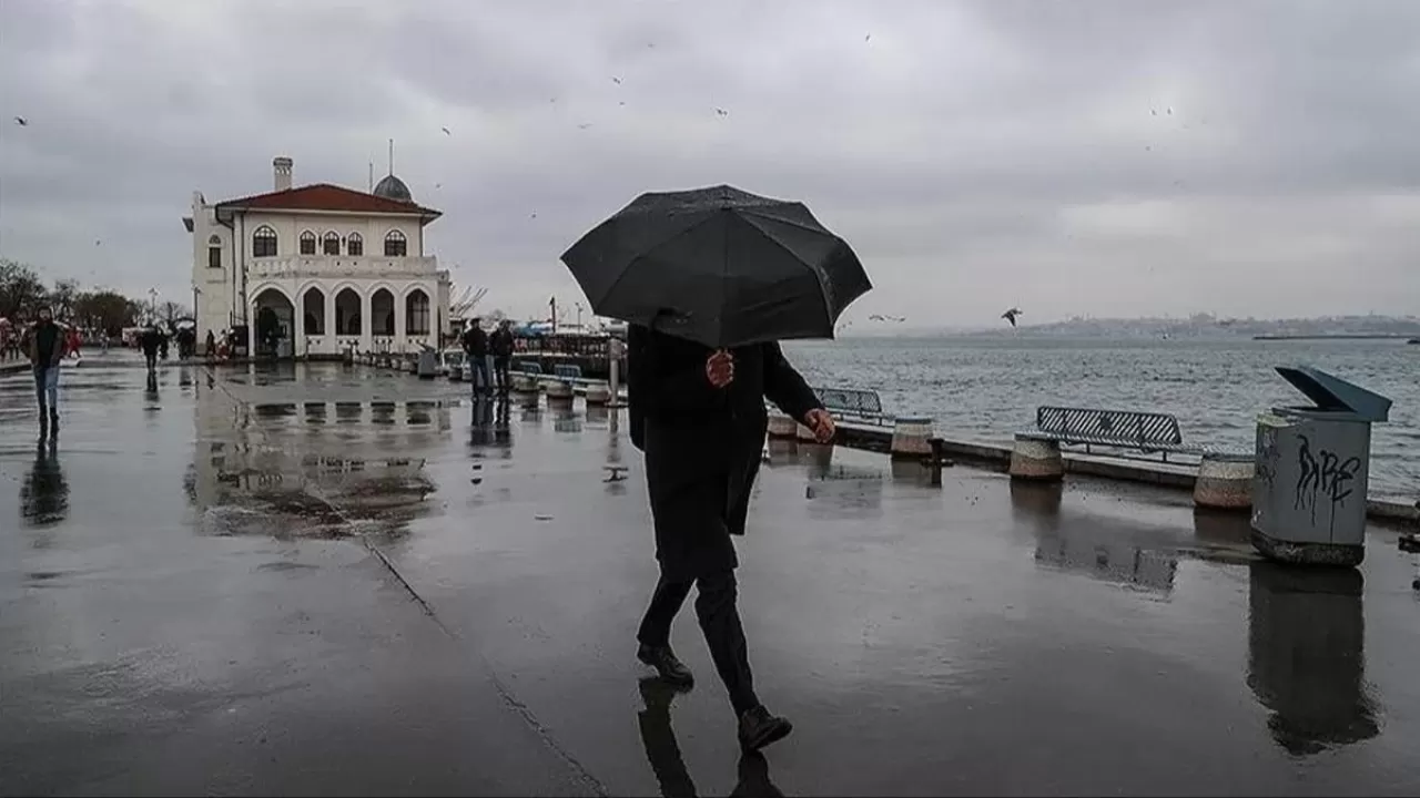 İstanbul'da akşam saatlerinde beklenen sağanak yağışın etkisi artacak! AKOM'dan uyarı geldi