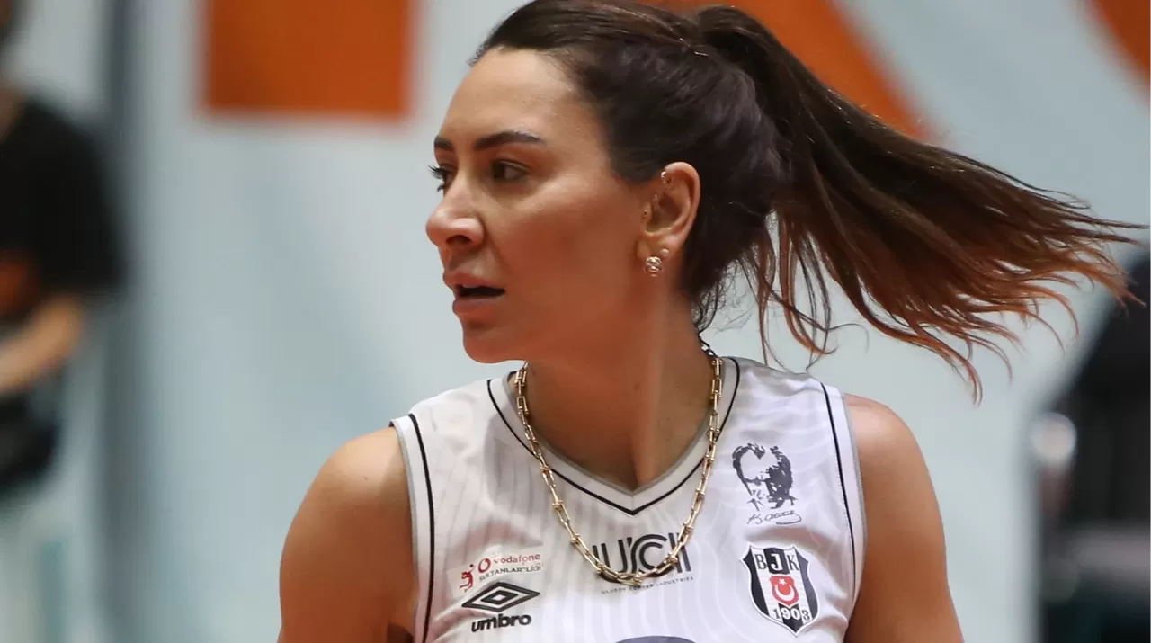 Beşiktaş Kadın Voleybol Takımı'nda Gizem Güreşen'in sözleşmesi yenilendi!