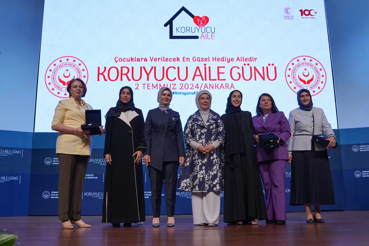 Emine Erdoğan, Gönül Elçileri ve koruyucu ailelerle bir araya geldi