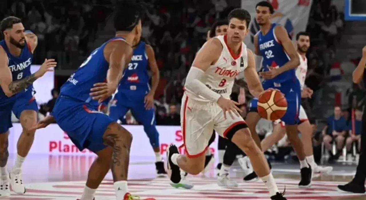 A Milli Erkek Basketbol Takımı, Fransa'ya farklı yenildi