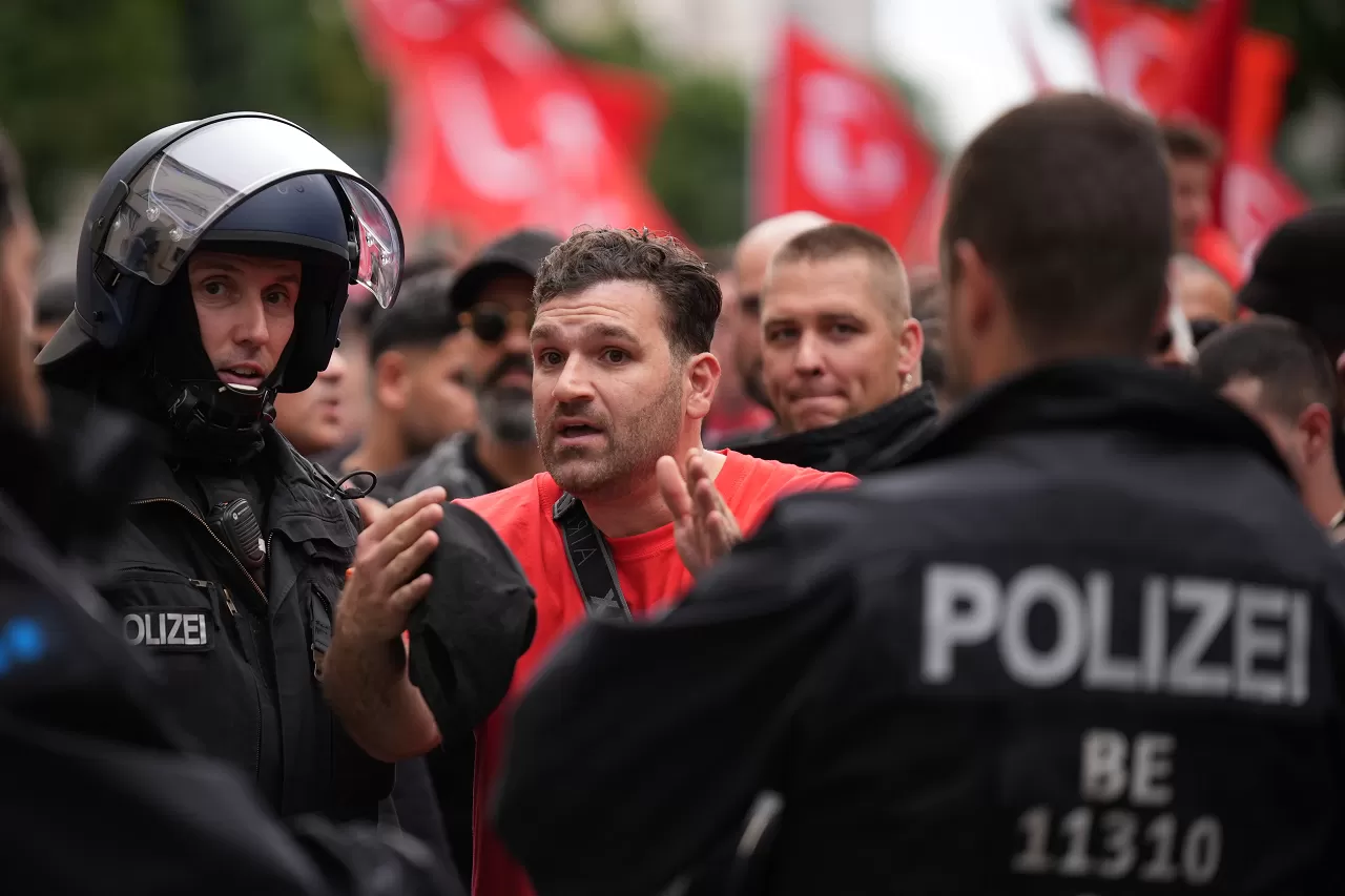 Alman polisinden skandal hareket! Bazı Türk taraftarlar gözaltına alındı