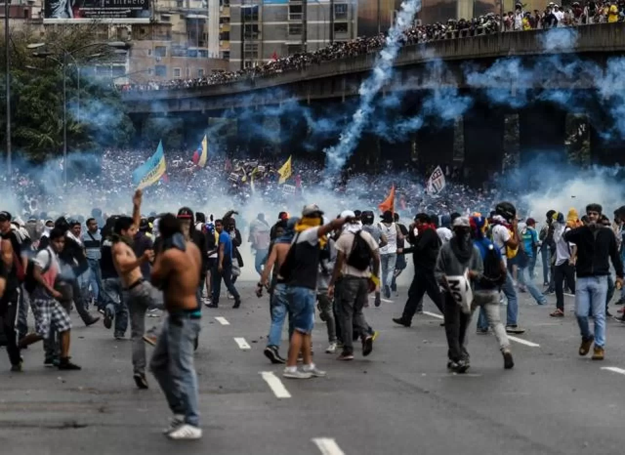 Maduro karşıtı protestolarda 749 kişi gözaltında