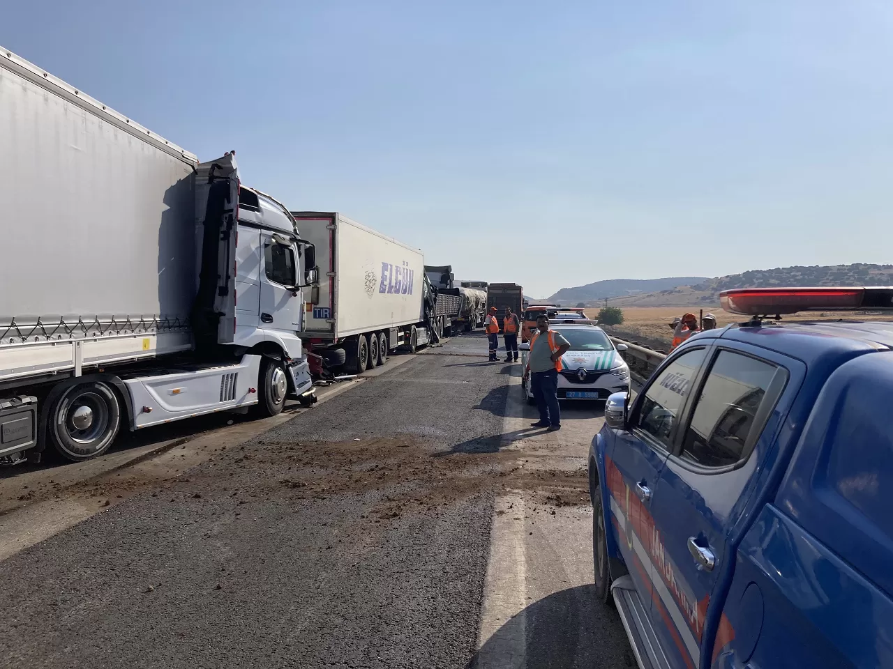 Gaziantep'te meydana gelen zincirleme trafik kazasında 1 kişi hayatını kaybetti, 6 kişi ise yaralandı