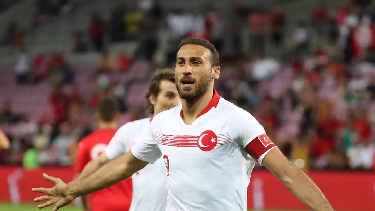 Beşiktaş'a büyük çalım: Cenk Tosun ezeli rakibe gidiyor