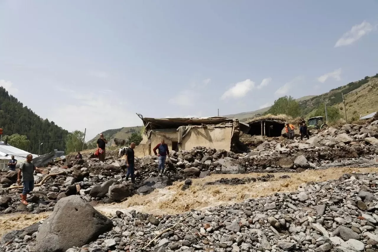 Erzurum'da sel felaketi: 15 ev zarar gördü