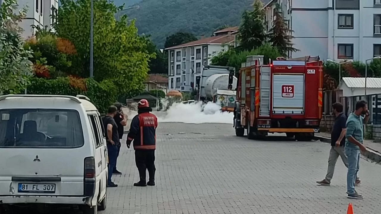 Sakarya'da oksijen dolu tankerdeki sızıntı korku ve endişeye yol açtı