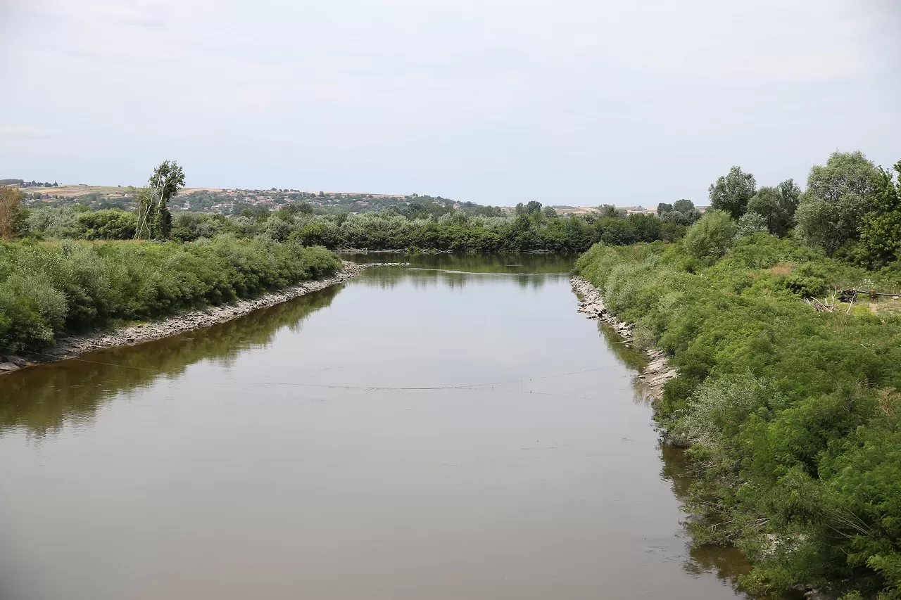 Kuraklık nedeniyle su seviyesi düşen Meriç Nehri'nde temizlik yapılacak