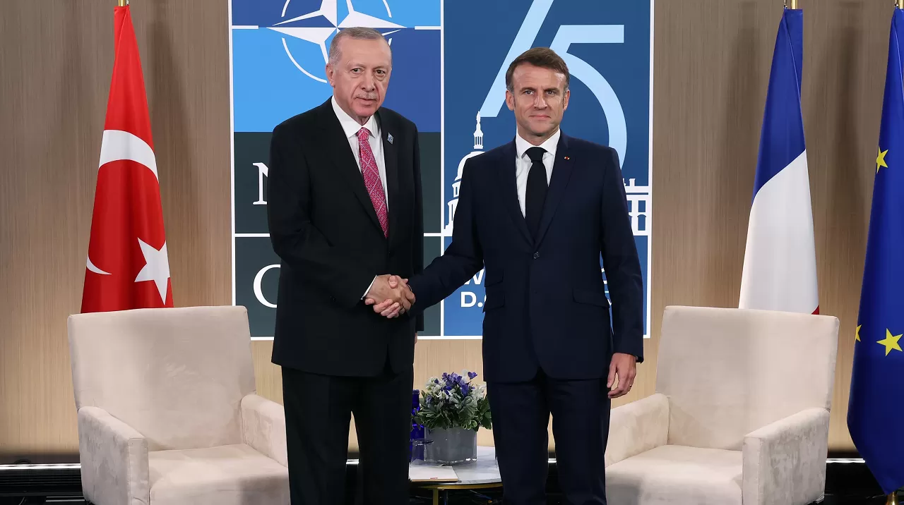 Cumhurbaşkanı Erdoğan Macron ile görüştü! İşte masadaki konular