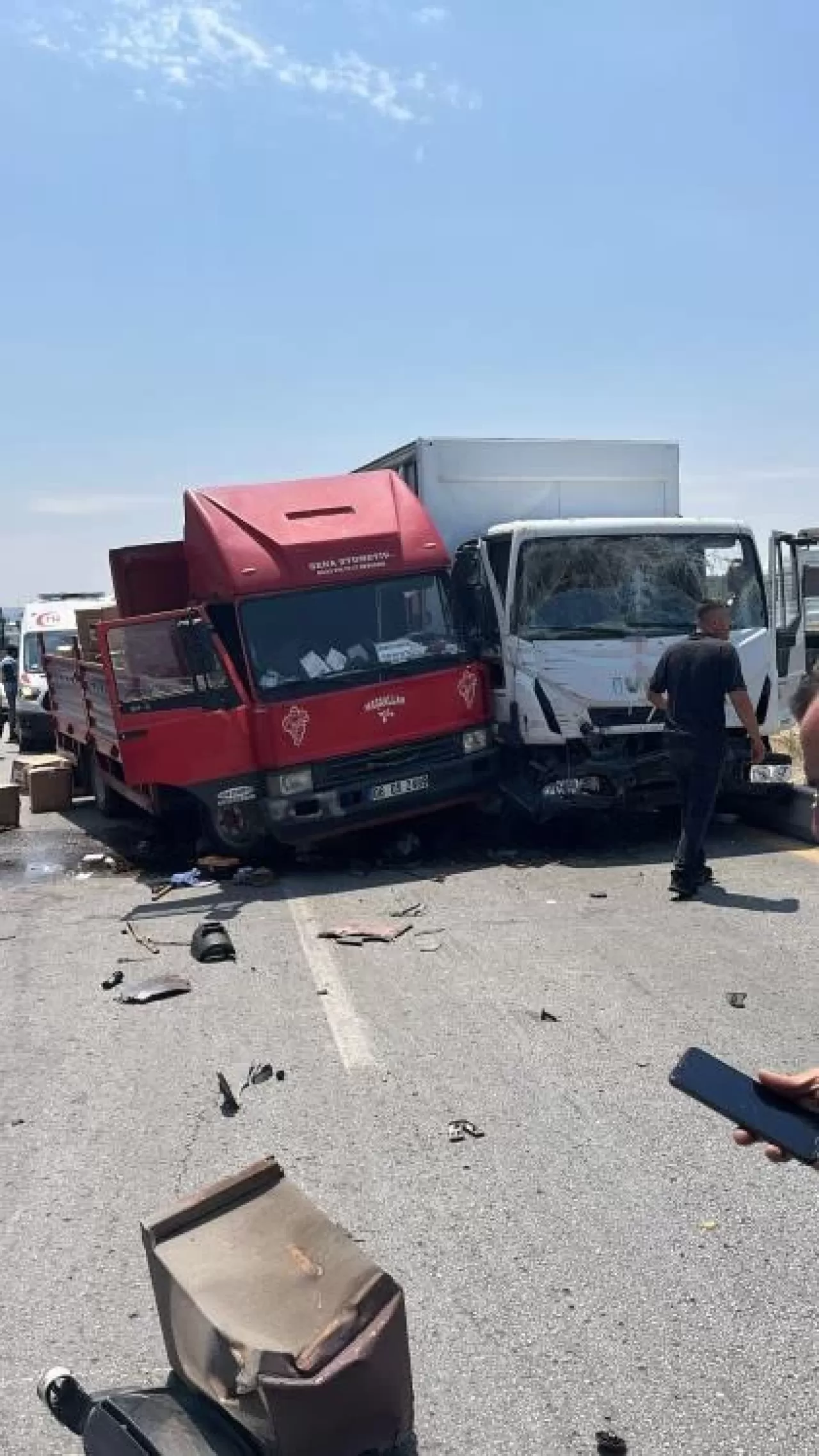 Ankara'da iki kamyon çarpıştı, 3 kişi yaralandı